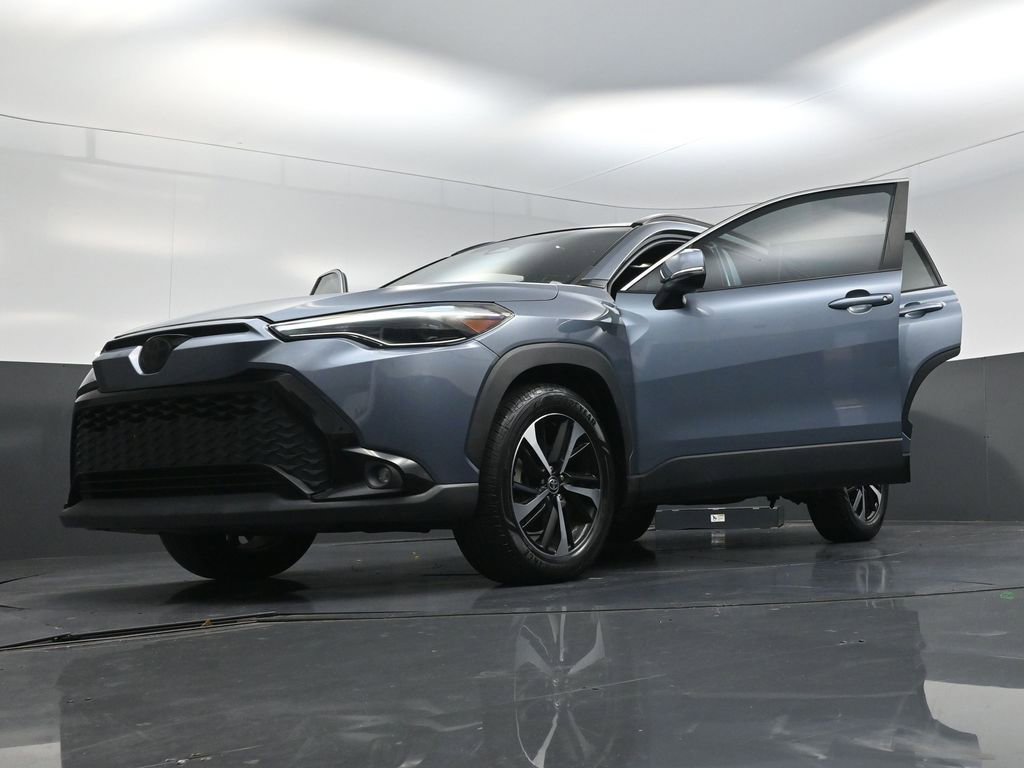 Used 2023 Toyota Corolla Cross XSE w/ Convenience Package image 29
