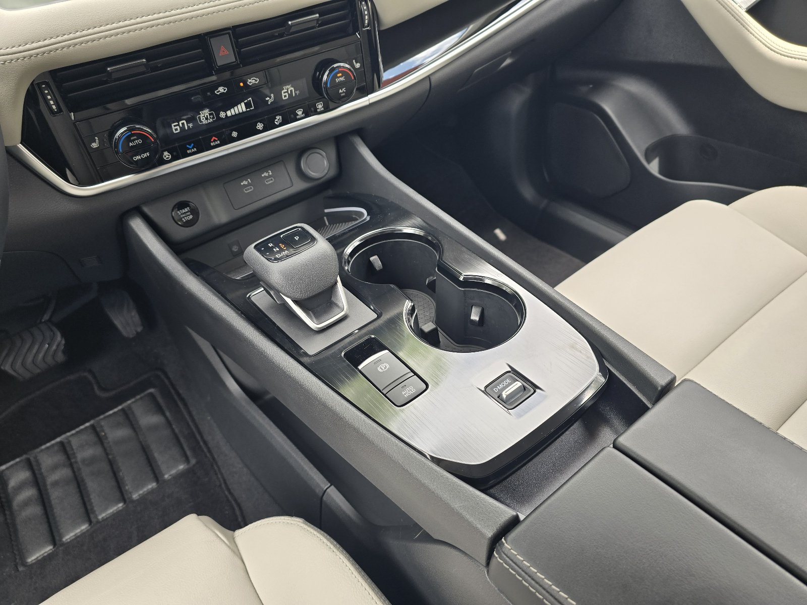 Certified 2025 Nissan Rogue SL w/ Tech Package FWD image 17