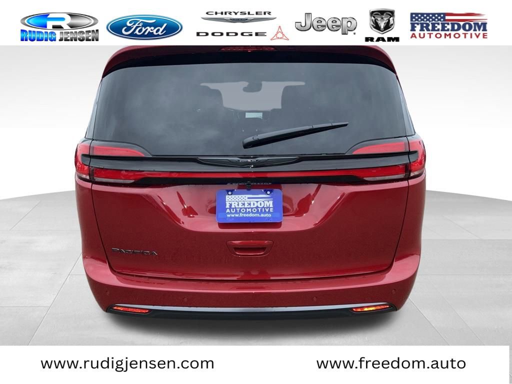 New 2026 Chrysler Pacifica Select image 6