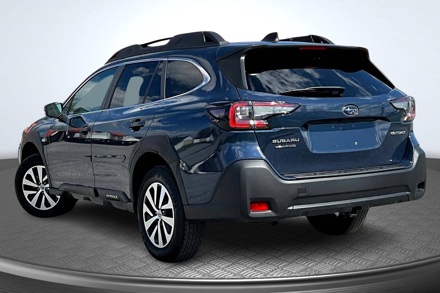 Used 2023 Subaru Outback Premium AWD/4WD image 4