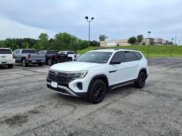 Used 2025 Volkswagen Atlas Peak Edition SE AWD/4WD image 41