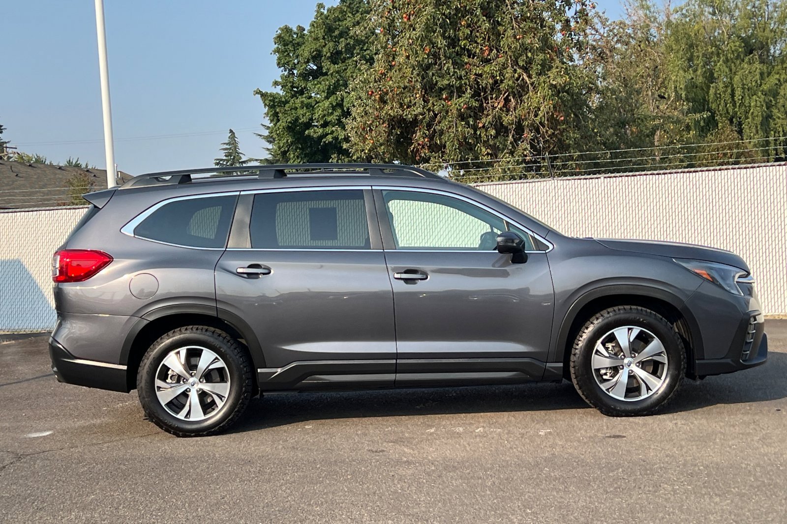 Used 2023 Subaru Ascent Premium w/ Convenience Package image 3