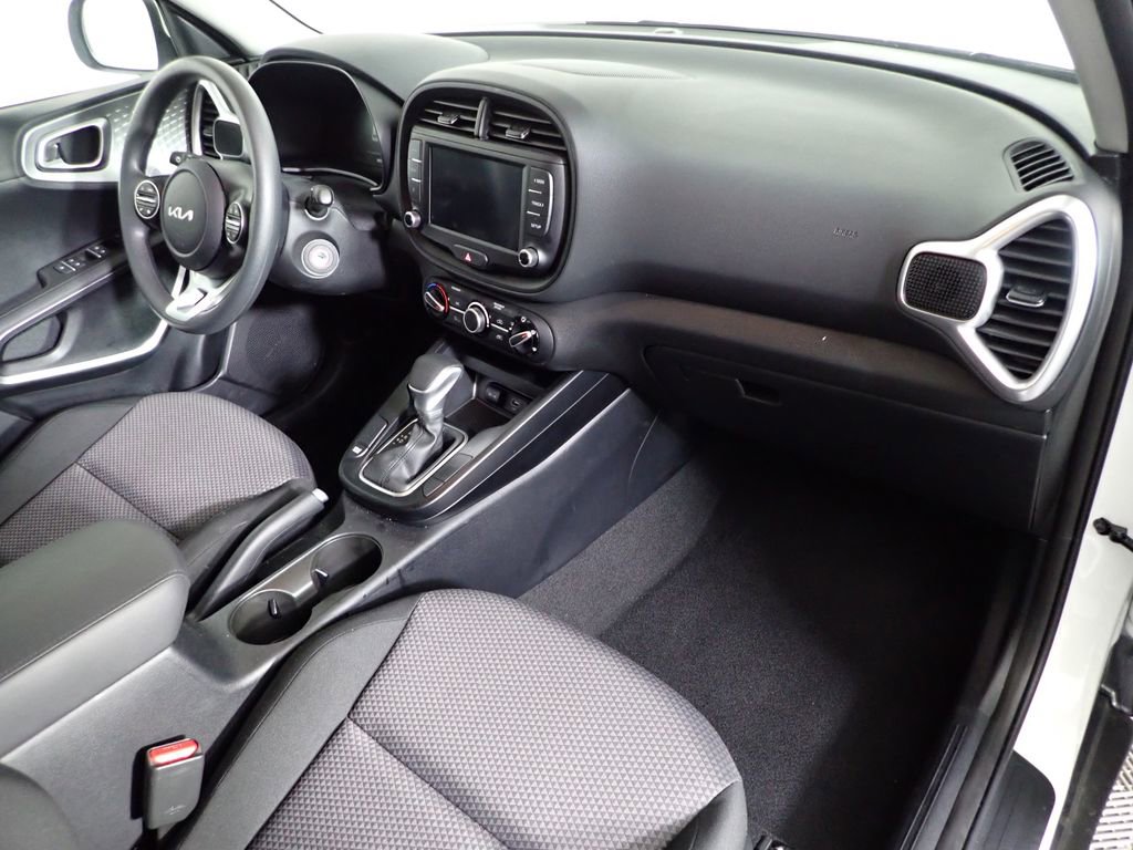 Used 2025 Kia Soul LX image 32