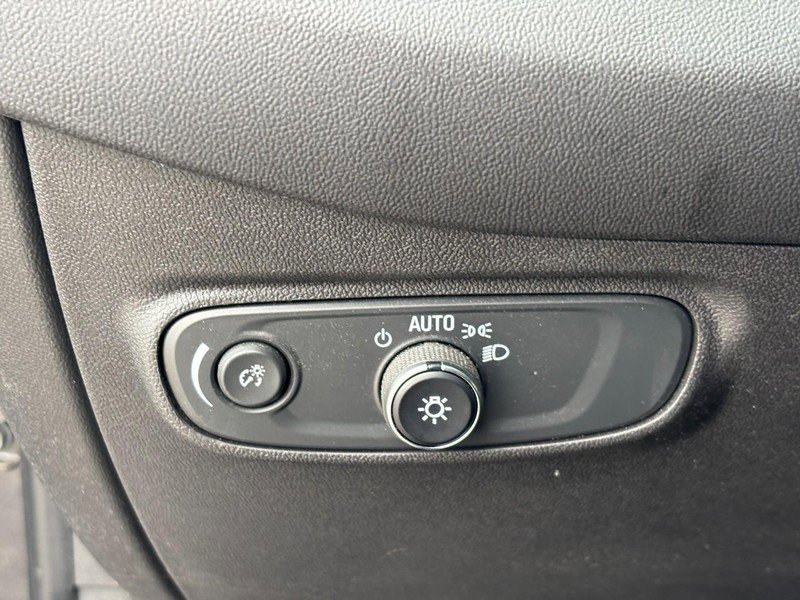 Used 2020 Chevrolet Equinox LS w/ LS Convenience Package image 16