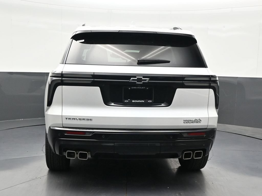 Used 2025 Chevrolet Traverse High Country FWD image 4