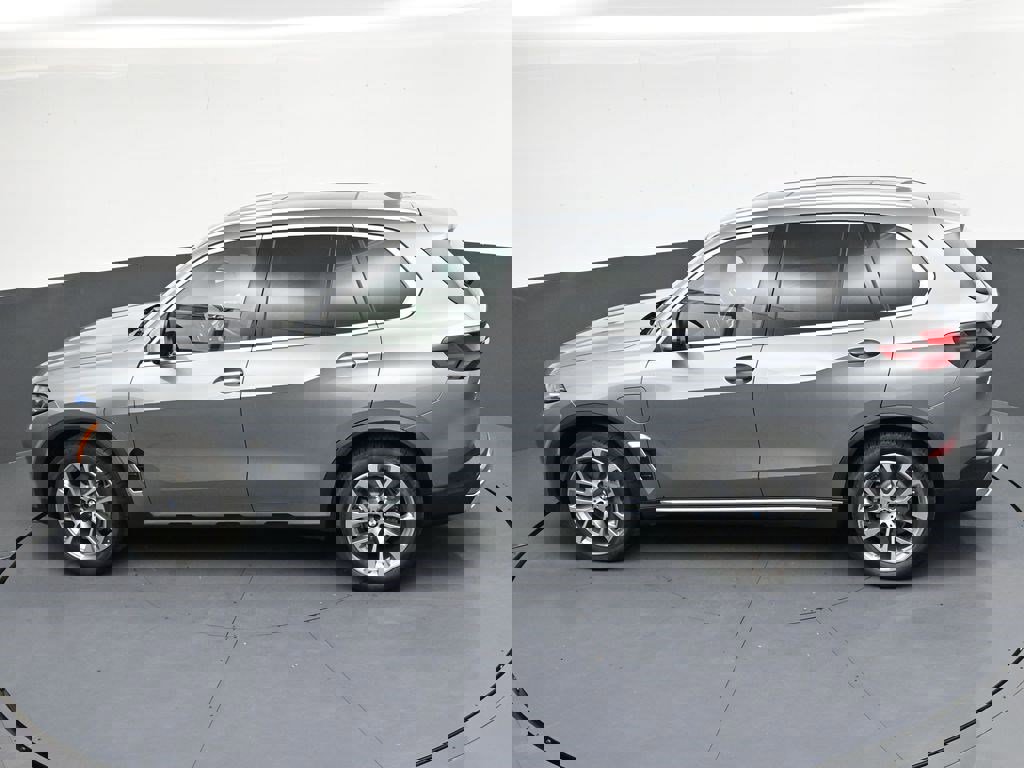 Used 2026 BMW X5 xDrive50e w/ Climate Comfort Package image 22