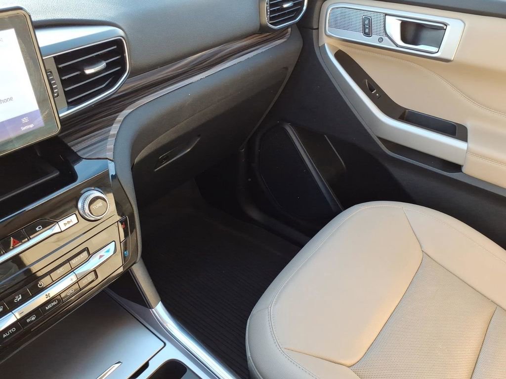 Used 2021 Ford Explorer Limited w/ Equipment Group 301A image 34