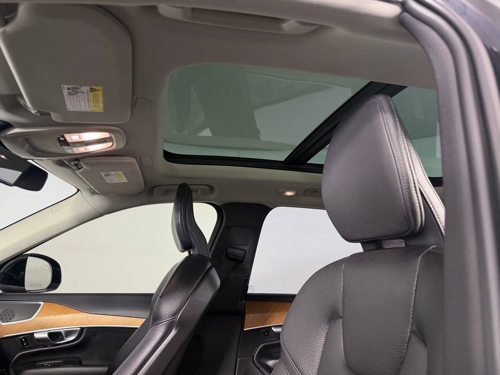 Used 2025 Volvo XC90 B6 Plus image 22
