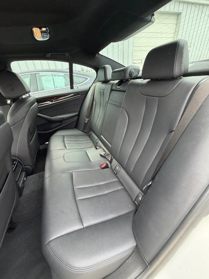 Used 2019 BMW 530e w/ Convenience Package image 17
