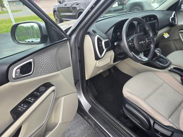Used 2024 Kia Soul LX w/ Option Group 015 FWD image 4
