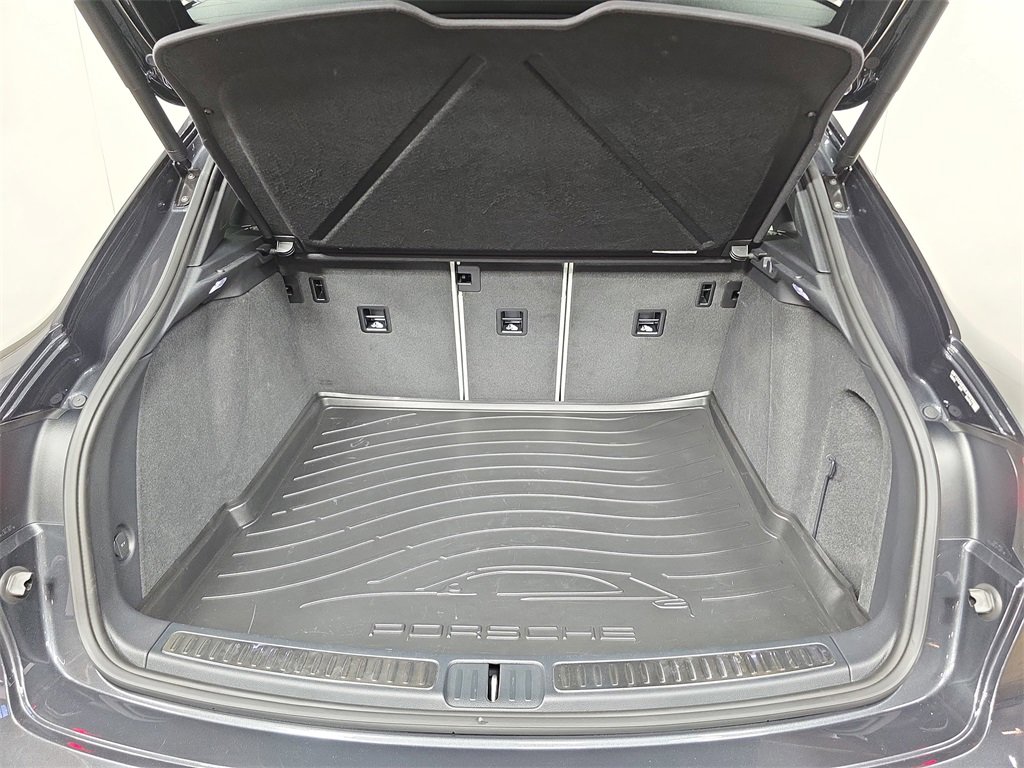 Used 2025 Porsche Macan image 25