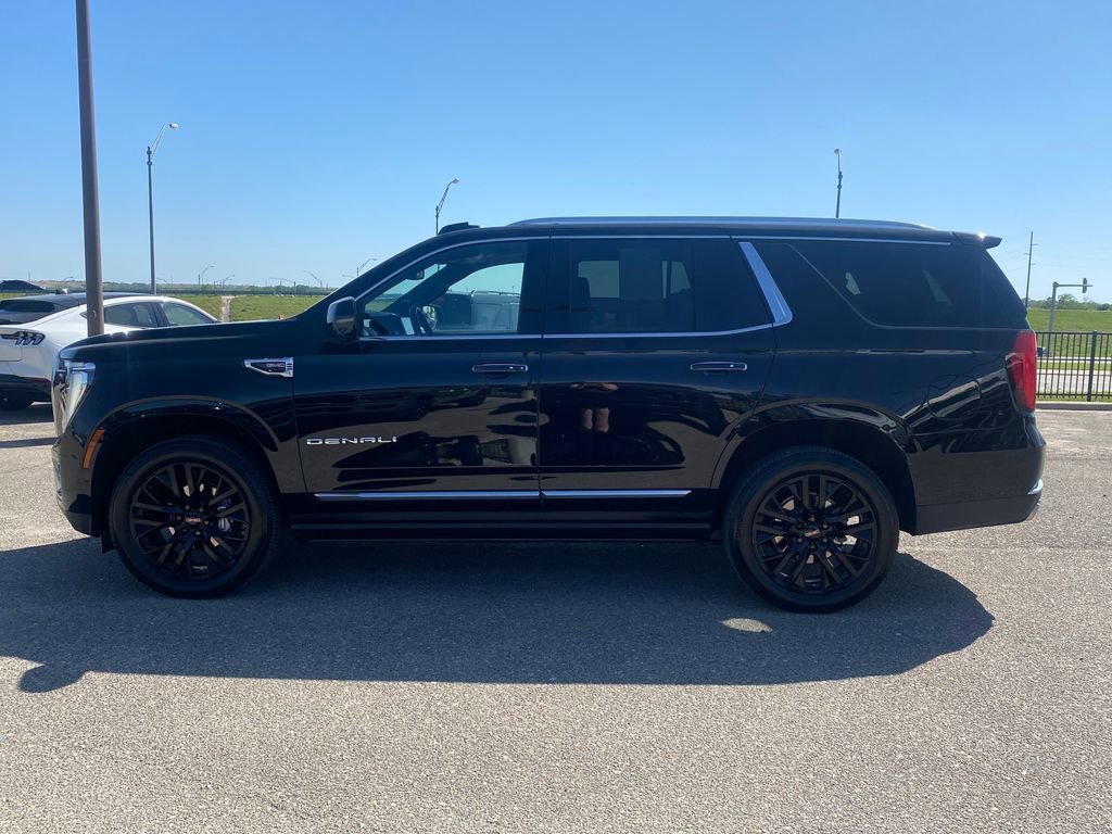 Used 2025 GMC Yukon Denali w/ Sun & Power Step Package image 3