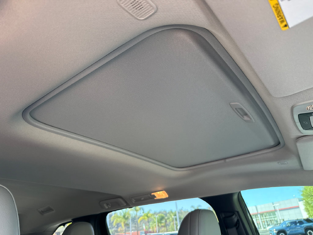 Certified 2026 Toyota Sienna XLE FWD image 17