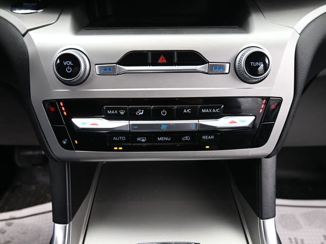 Used 2022 Ford Explorer XLT w/ Equipment Group 202A image 16