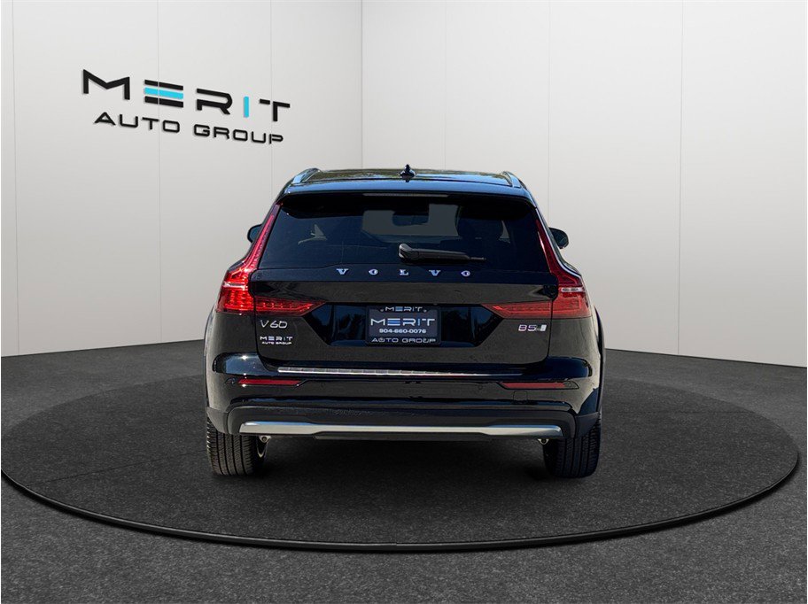Used 2024 Volvo V60 B5 Cross Country Ultimate w/ Climate Package image 8