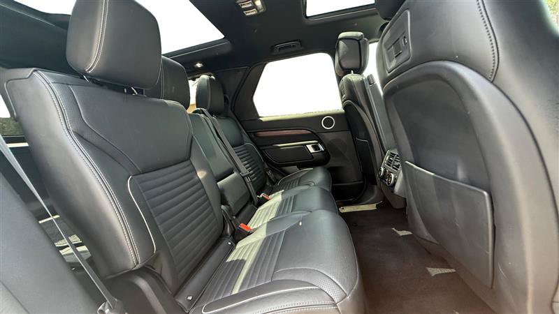 Used 2024 Land Rover Discovery Dynamic SE AWD/4WD image 18