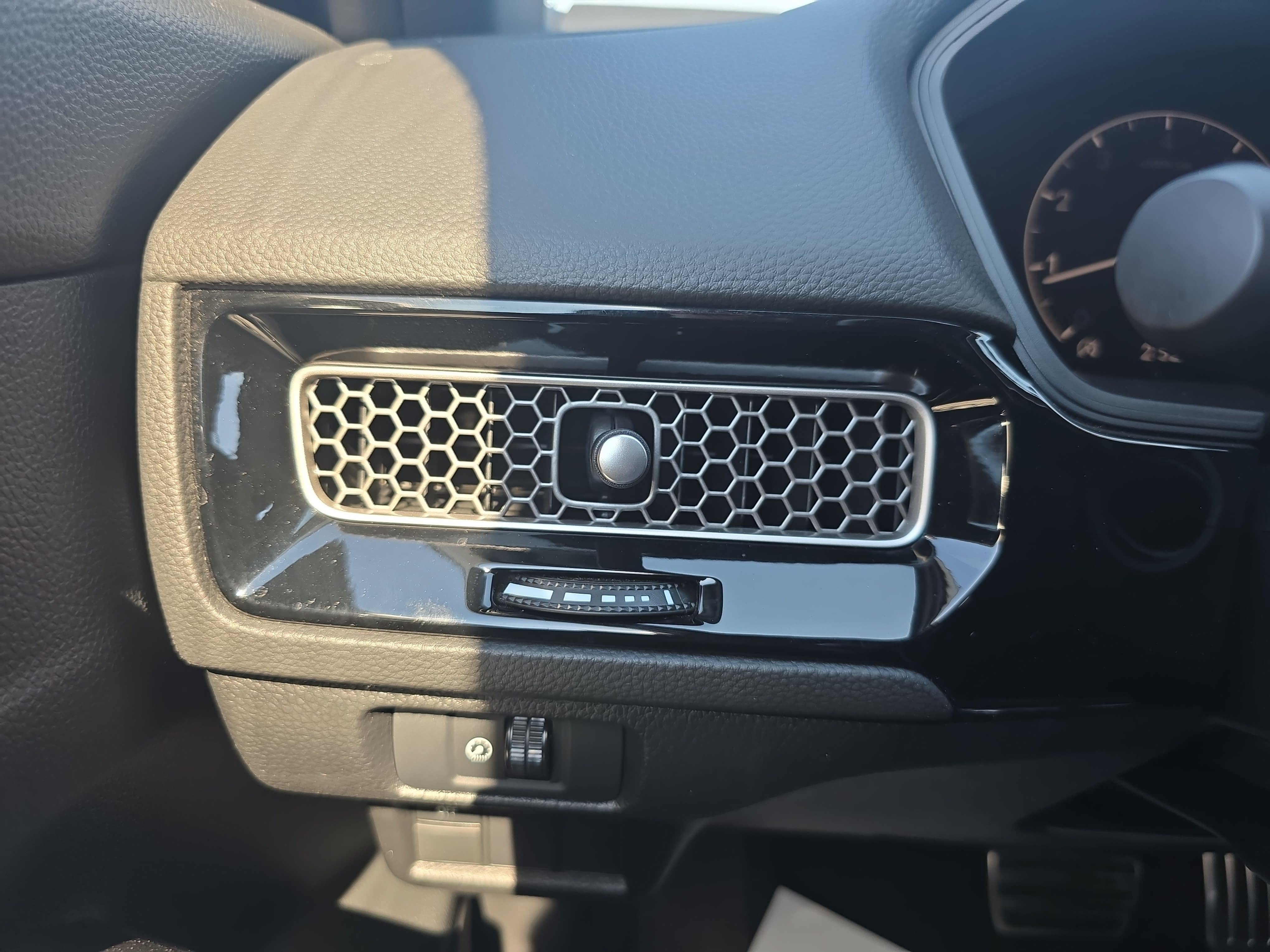 Used 2025 Honda Civic Sport image 24