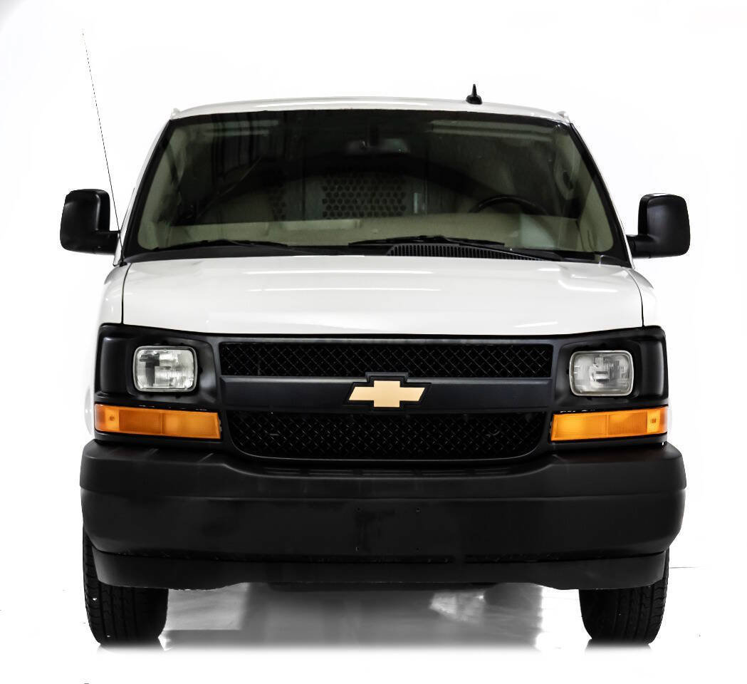 Used 2017 Chevrolet Express 2500 RWD image 8