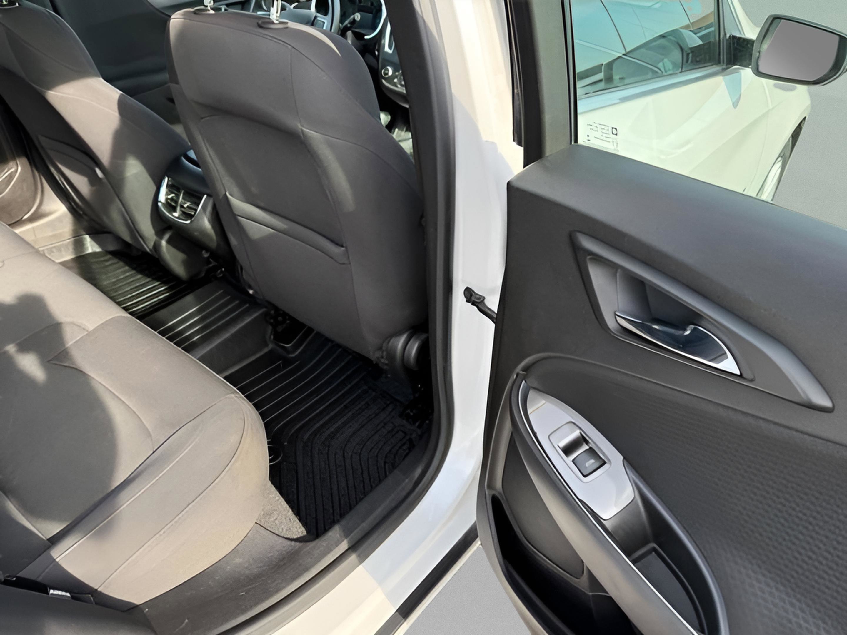 Used 2017 Chevrolet Malibu LT FWD image 10
