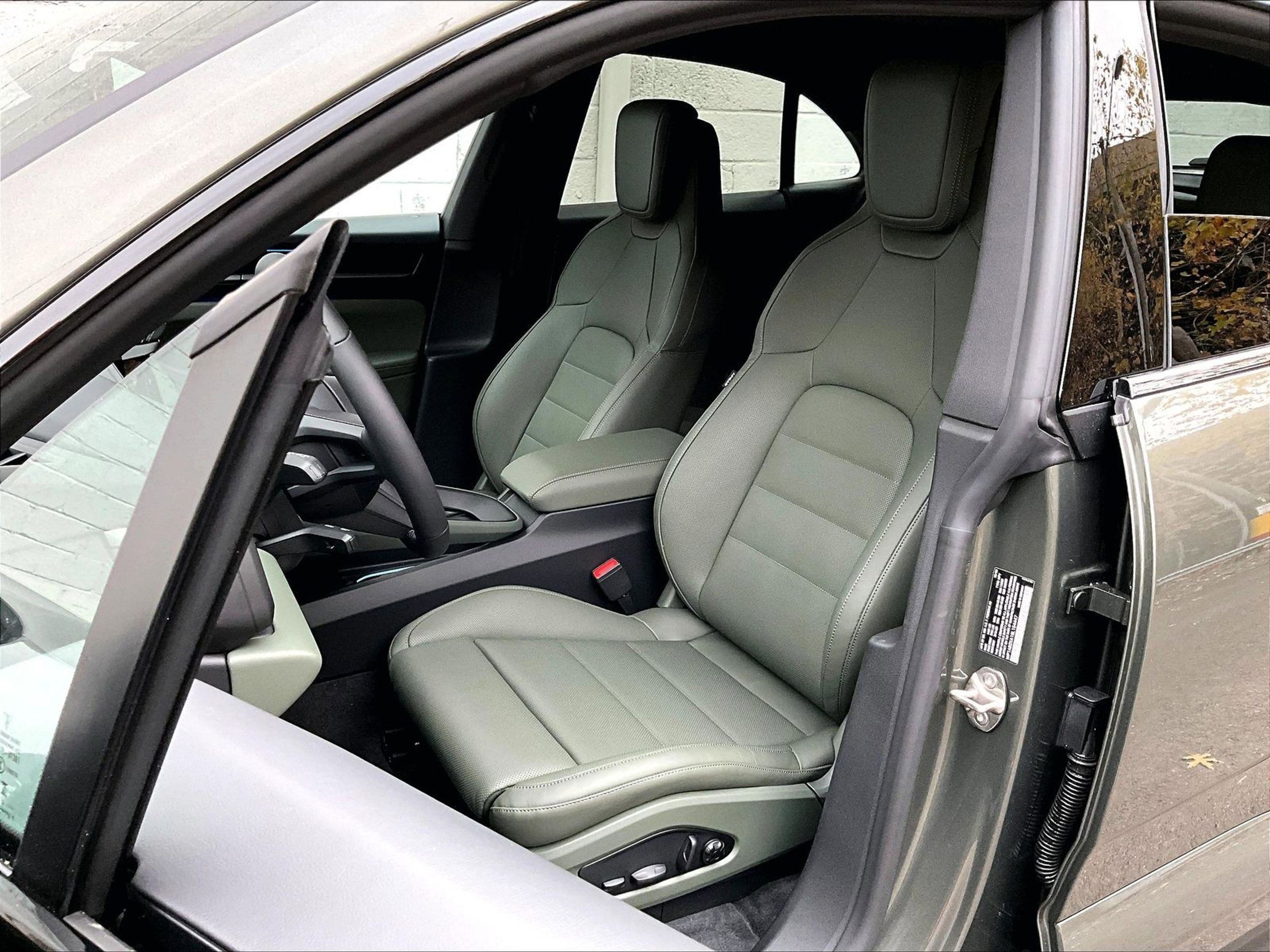 New 2025 Porsche Macan 4S Electric image 5