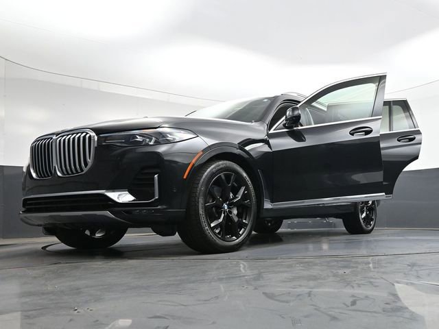 Used 2020 BMW X7 xDrive40i w/ Executive Package image 43