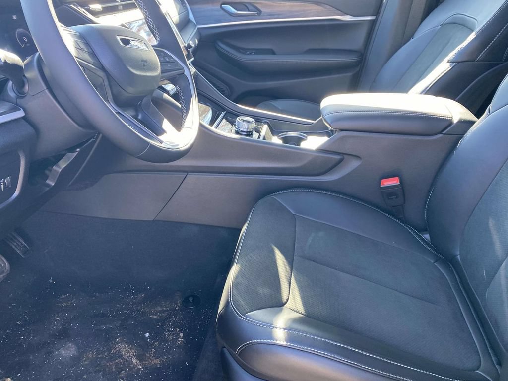 New 2026 Jeep Grand Cherokee Limited w/ Limited Altitude Package RWD image 11