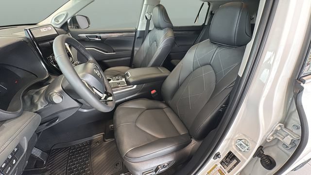 Used 2026 Toyota Highlander Platinum AWD/4WD image 18