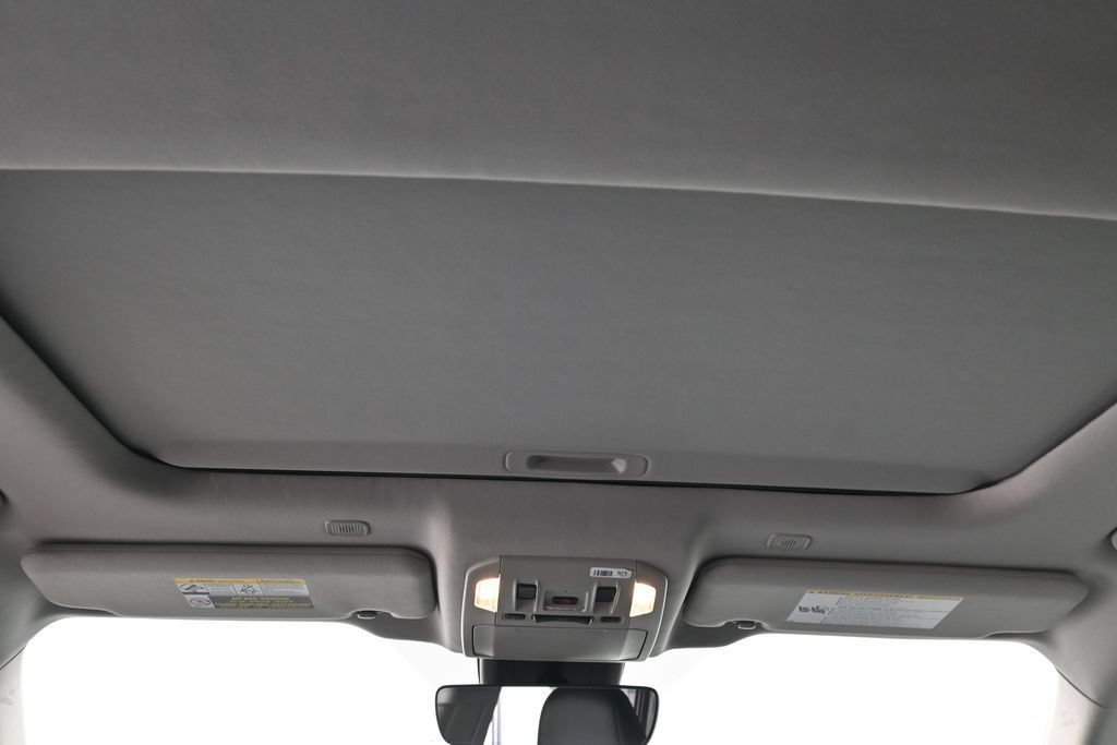 Used 2025 Toyota Highlander XLE AWD/4WD image 22