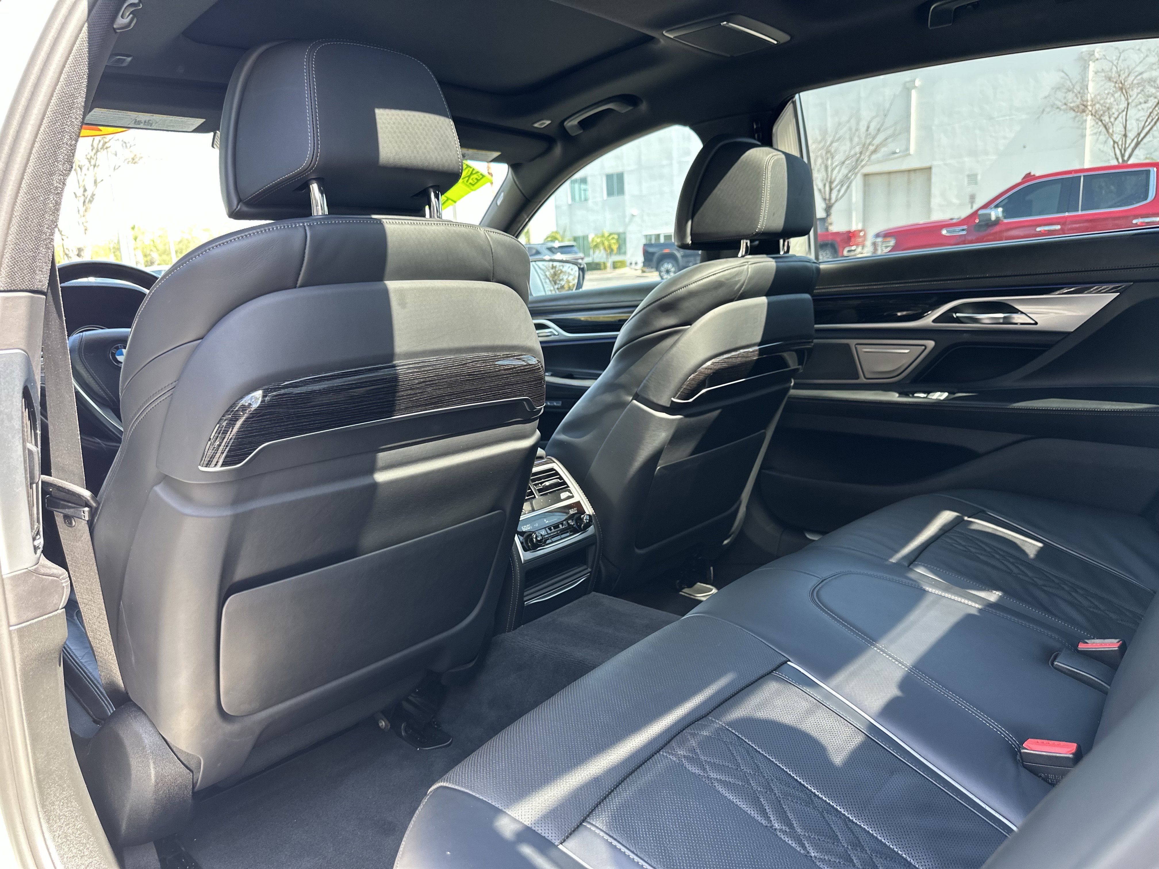 Used 2018 BMW 750i image 18