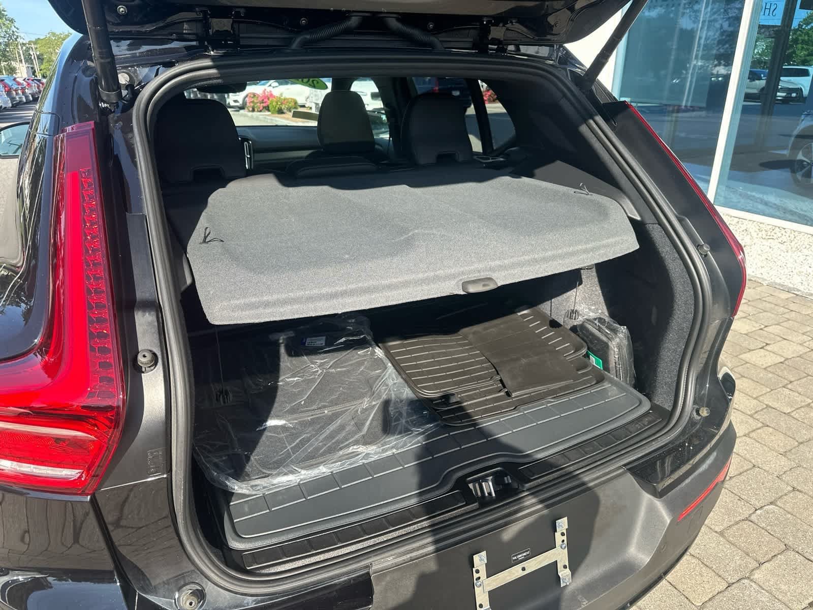 Used 2026 Volvo XC40 B5 Ultra w/ Protection Package Premier AWD/4WD image 36