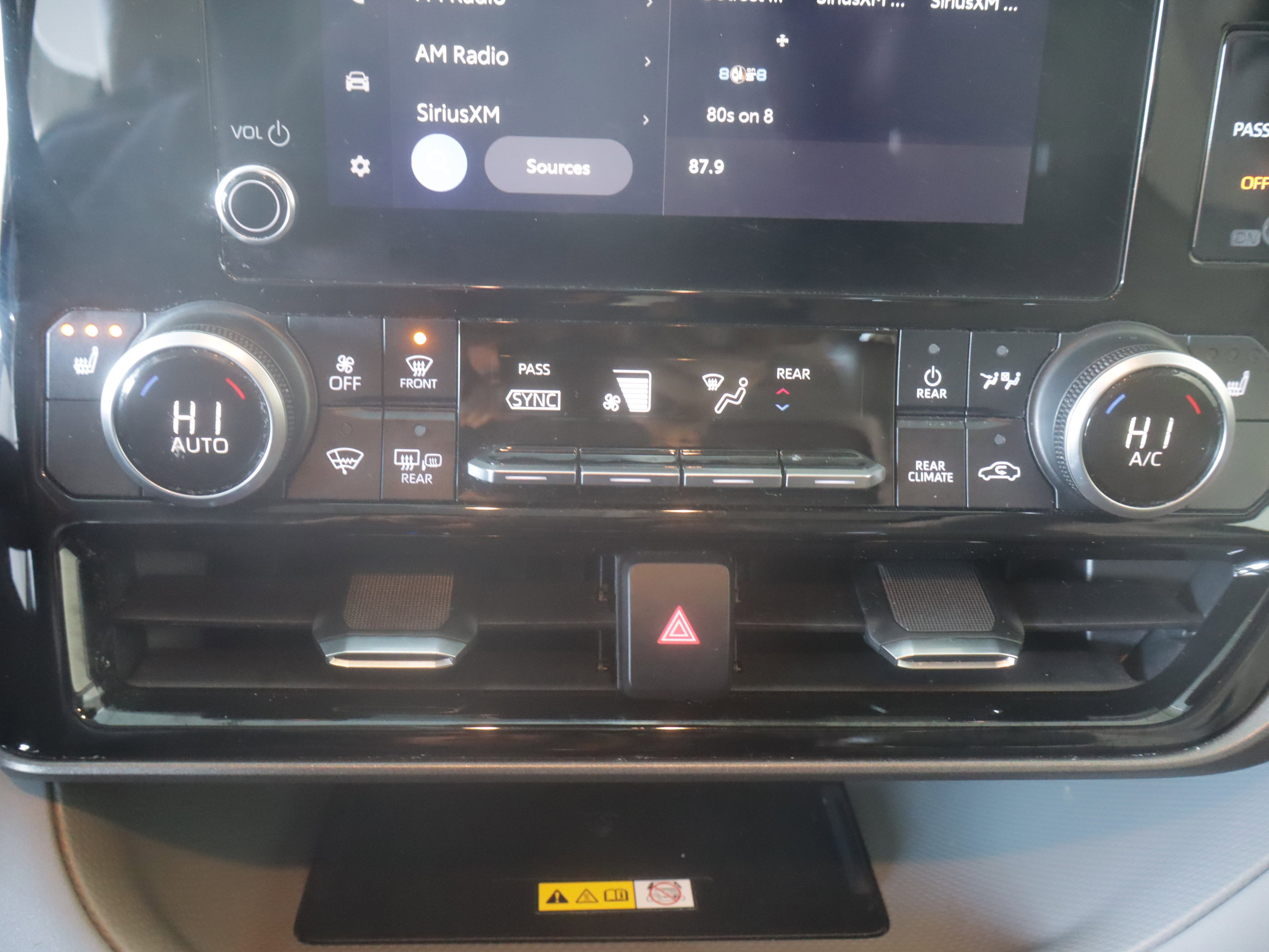 Used 2023 Toyota Highlander XLE image 8