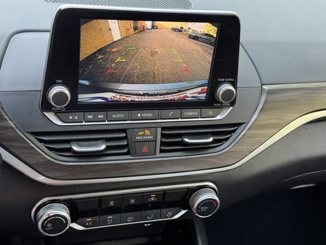 Used 2024 Nissan Altima 2.5 SV FWD image 8
