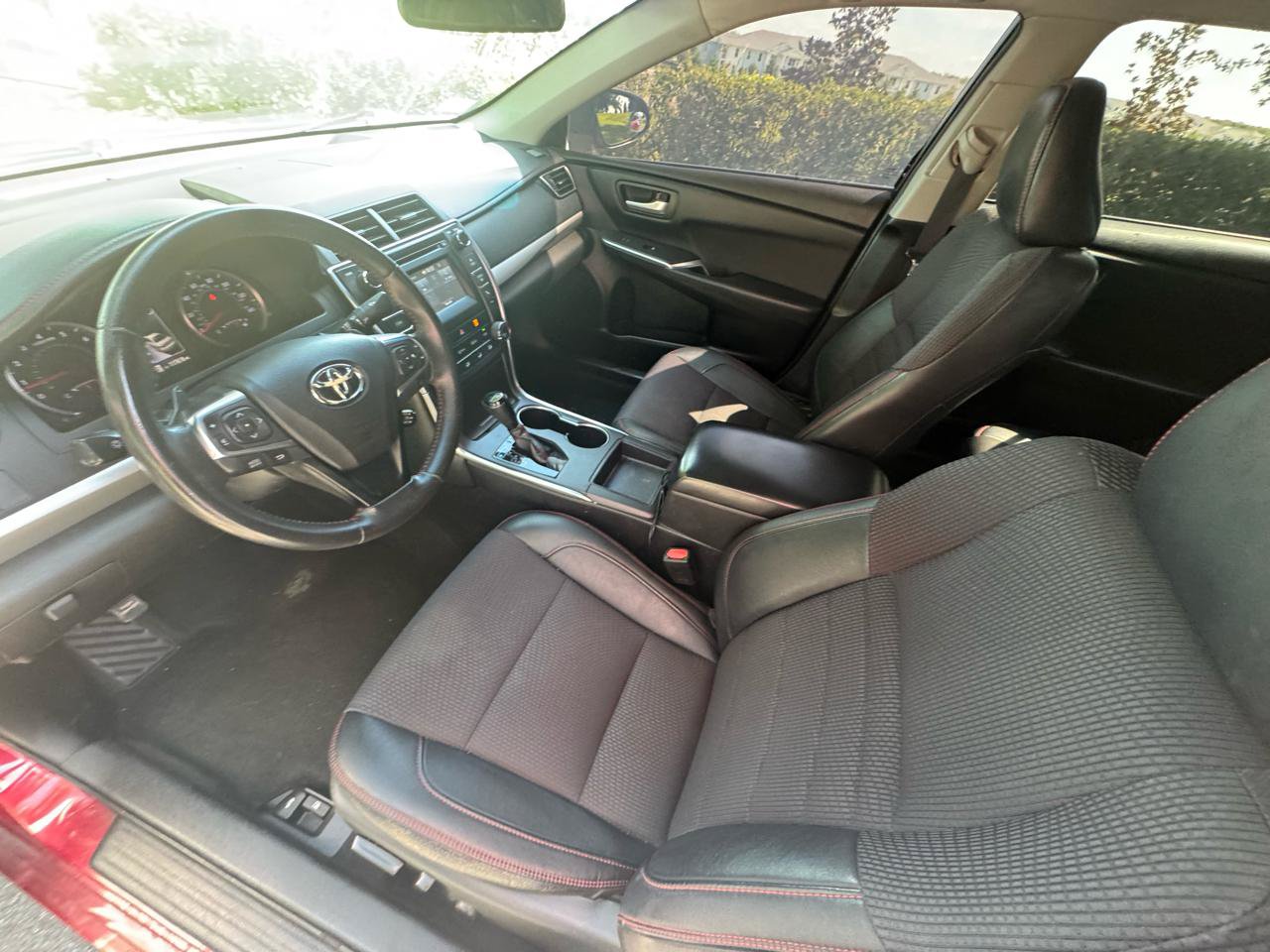 Used 2016 Toyota Camry SE FWD image 21