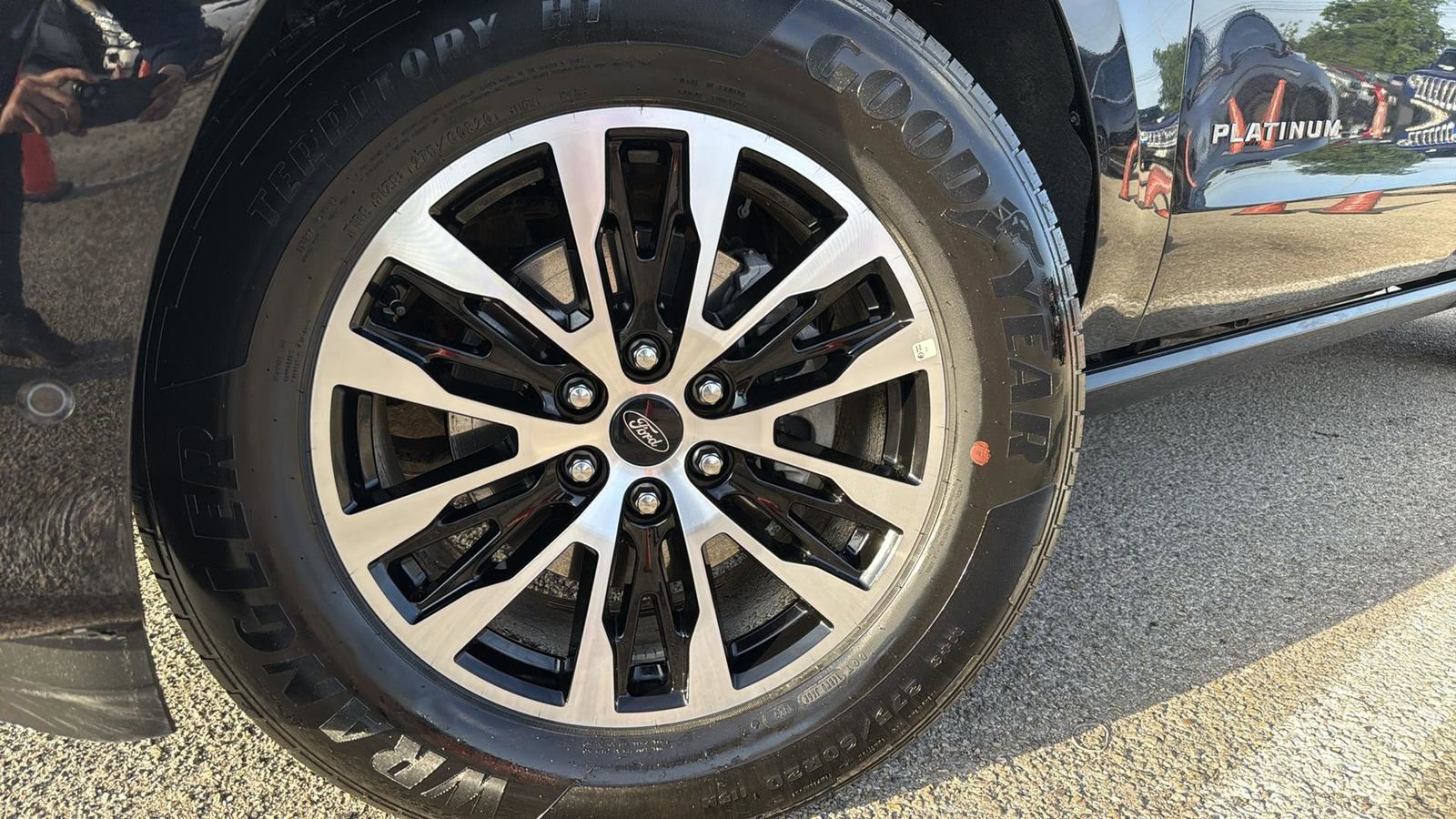 Certified 2025 Ford Expedition Max Platinum AWD/4WD image 9