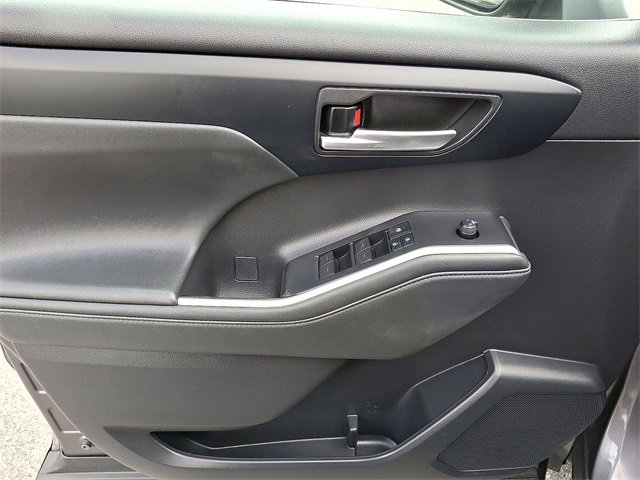 Used 2022 Toyota Highlander XLE image 22