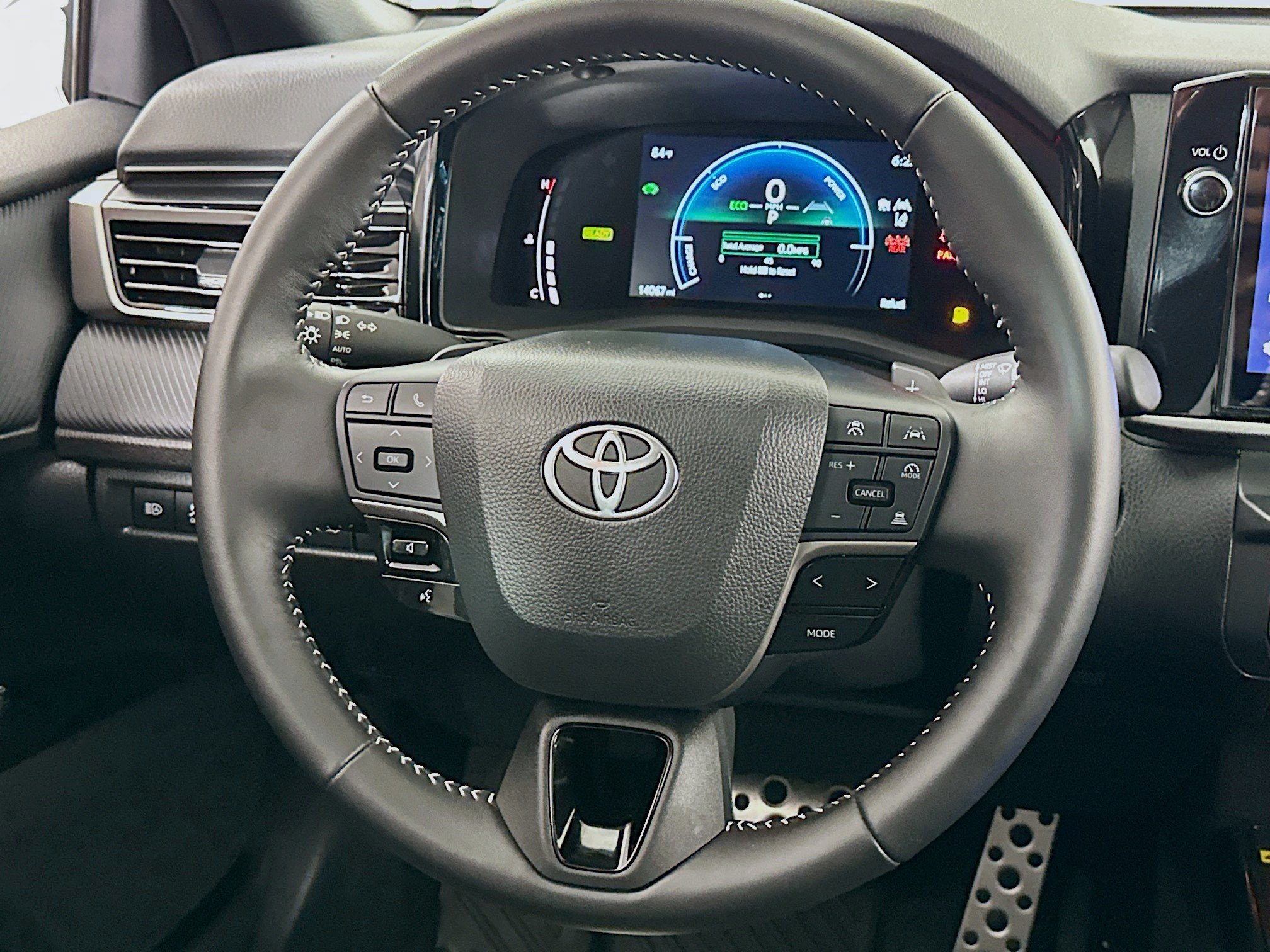 Used 2025 Toyota Camry SE w/ Multimedia Upgrade Package FWD image 8