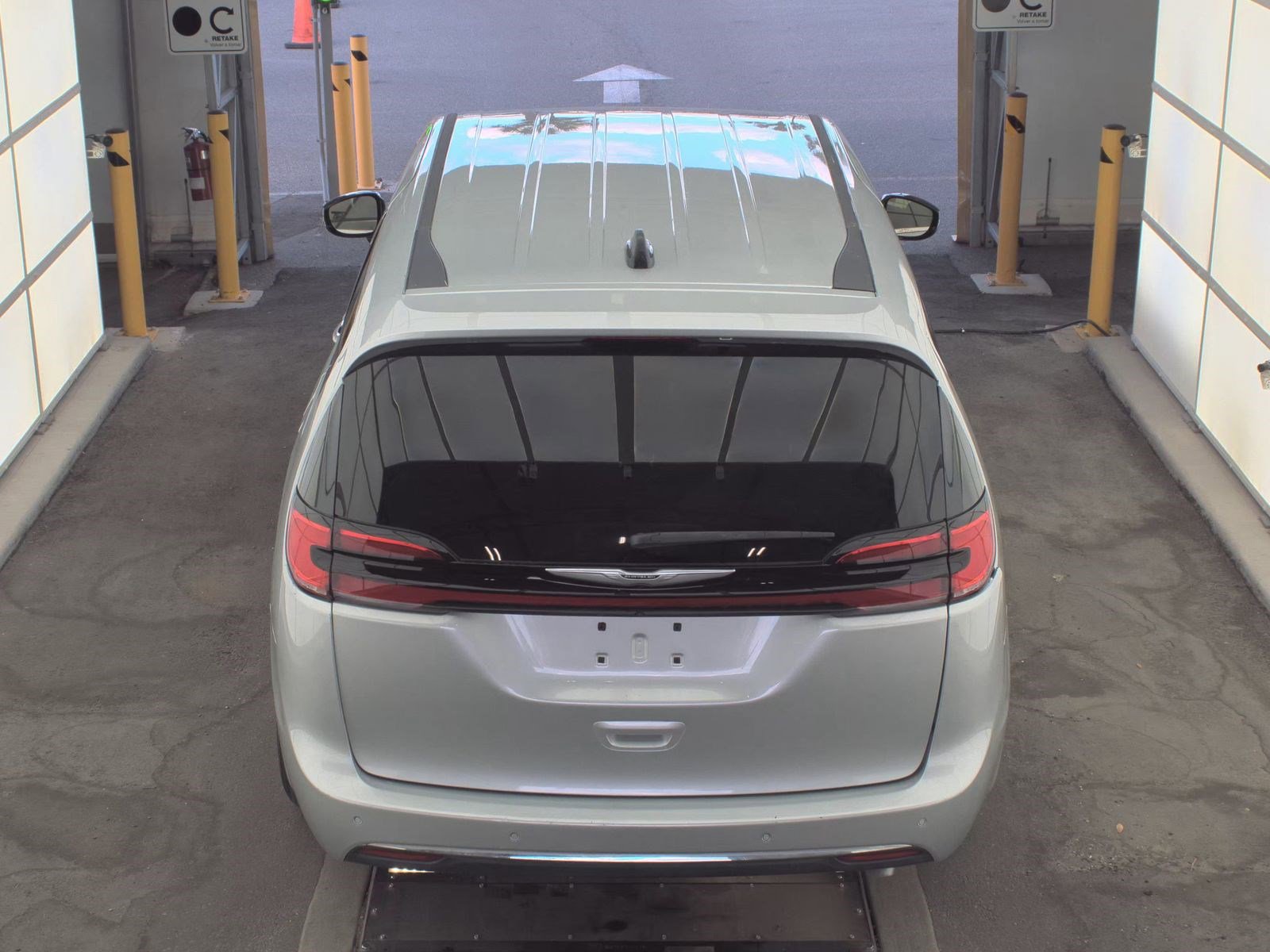 Used 2026 Chrysler Pacifica Select image 8