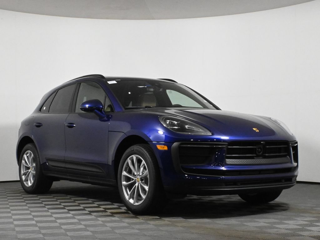 Used 2025 Porsche Macan AWD/4WD image 9