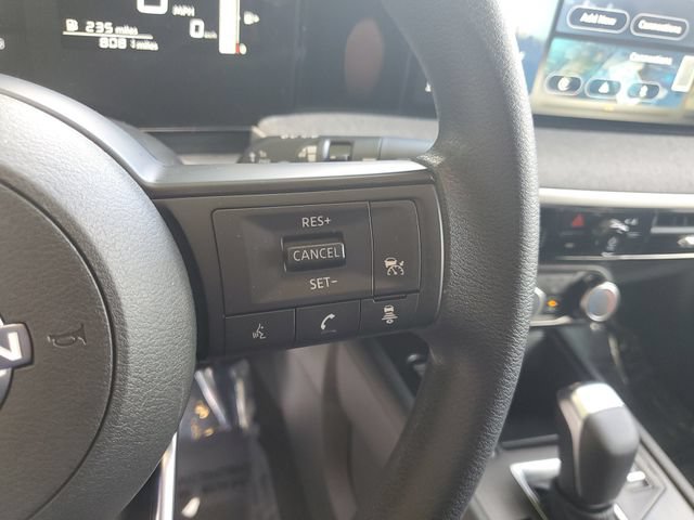 Used 2025 Nissan Kicks SV w/ SV Premium Package FWD image 16