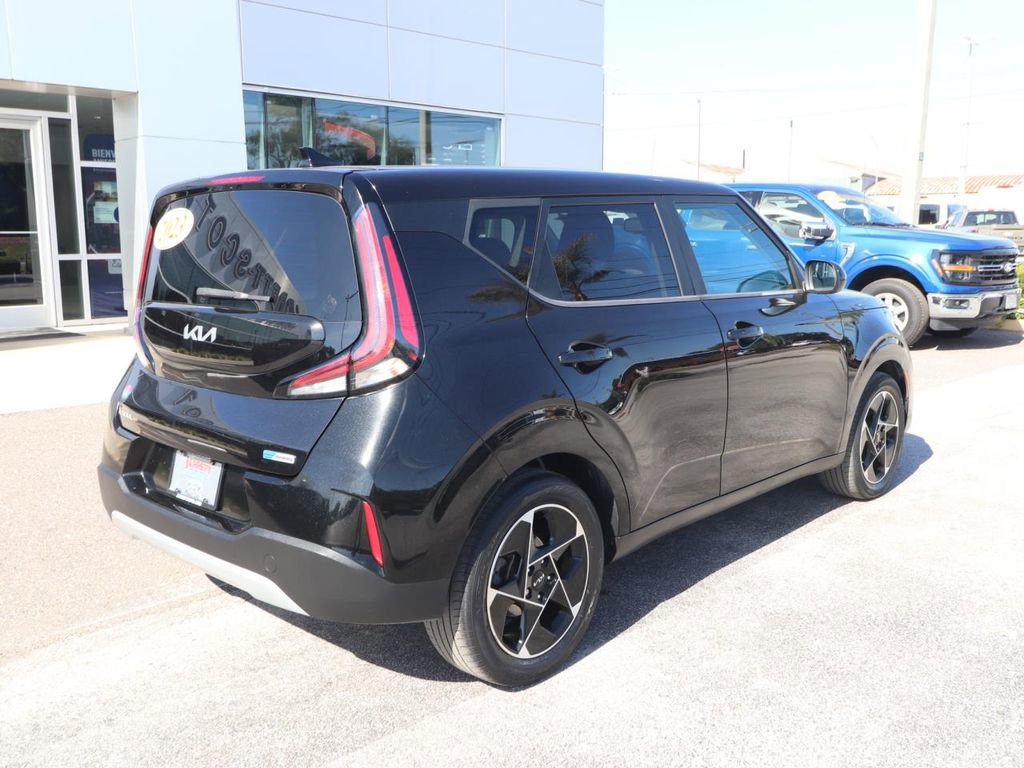 Used 2023 Kia Soul EX FWD image 13