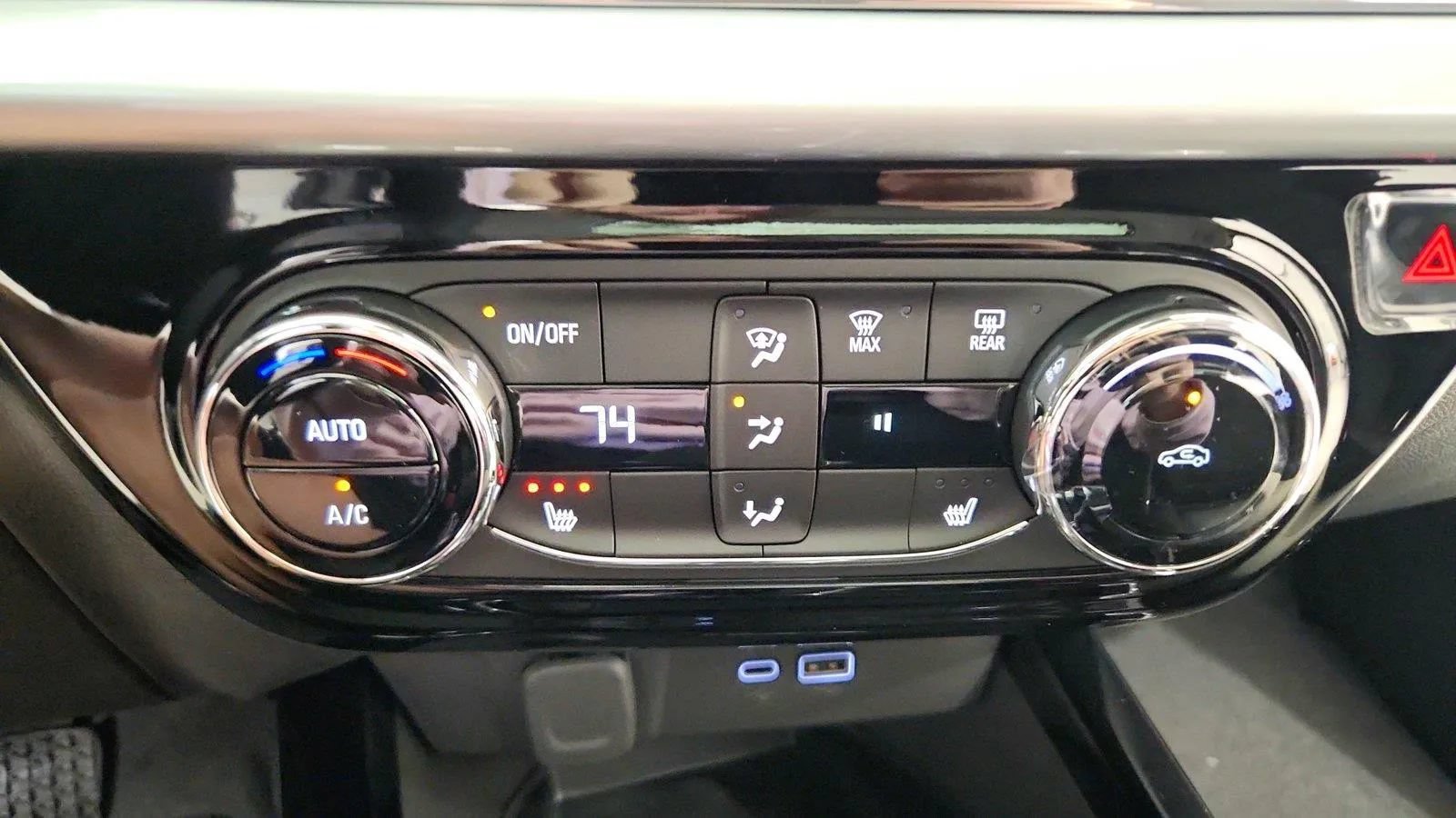 New 2026 Chevrolet Trax LT w/ Sunroof Package FWD image 23