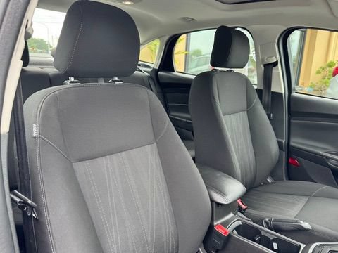 Used 2017 Ford Focus SEL w/ Cold Weather Package FWD image 22