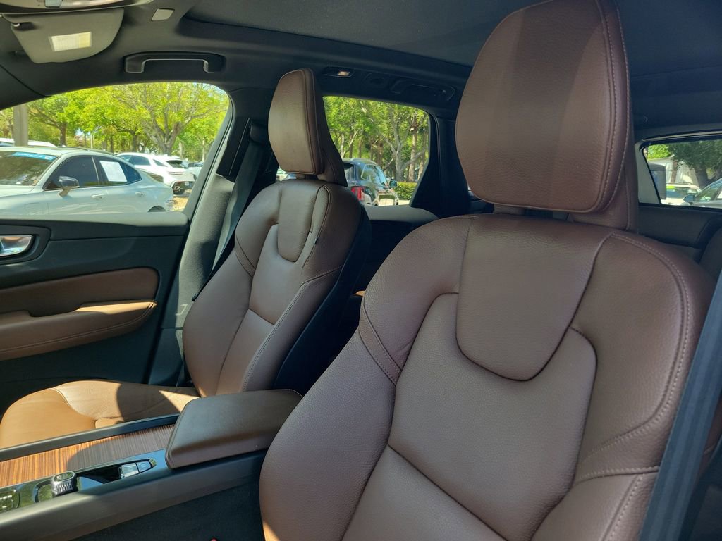 Certified 2024 Volvo XC60 B5 Plus AWD/4WD image 21