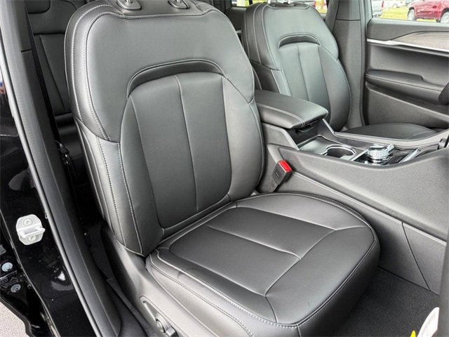 New 2025 Jeep Grand Cherokee Limited w/ Black Appearance Package image 18