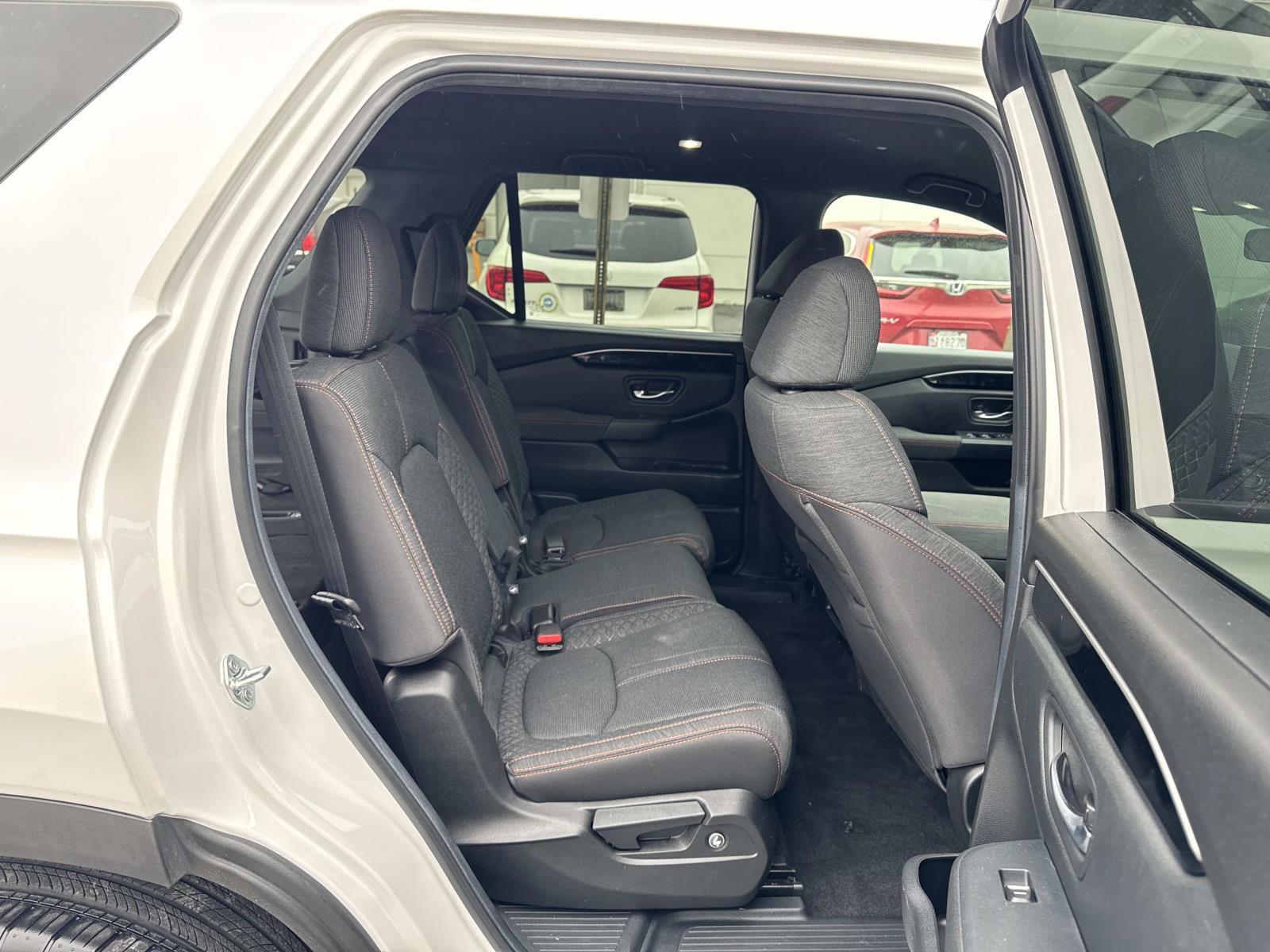 Used 2025 Honda Pilot Sport image 15