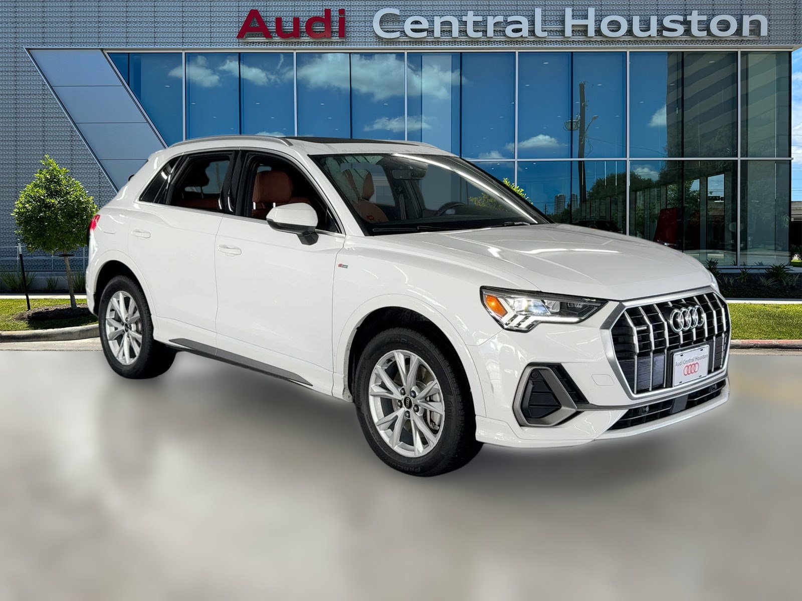 Used 2025 Audi Q3 2.0T Premium w/ Convenience Package image 7