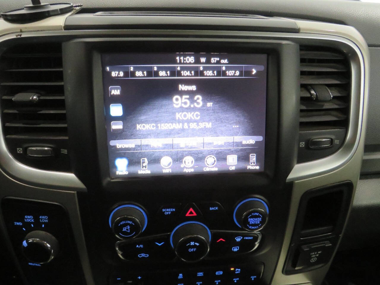 Used 2015 RAM 2500 SLT w/ Luxury Group image 20