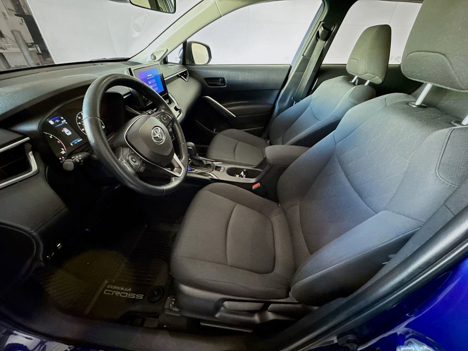 Used 2023 Toyota Corolla Cross LE w/ Moonroof Package image 17