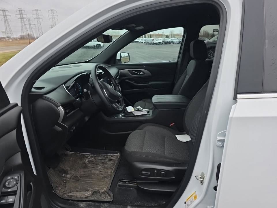 Used 2023 Chevrolet Traverse LT image 10