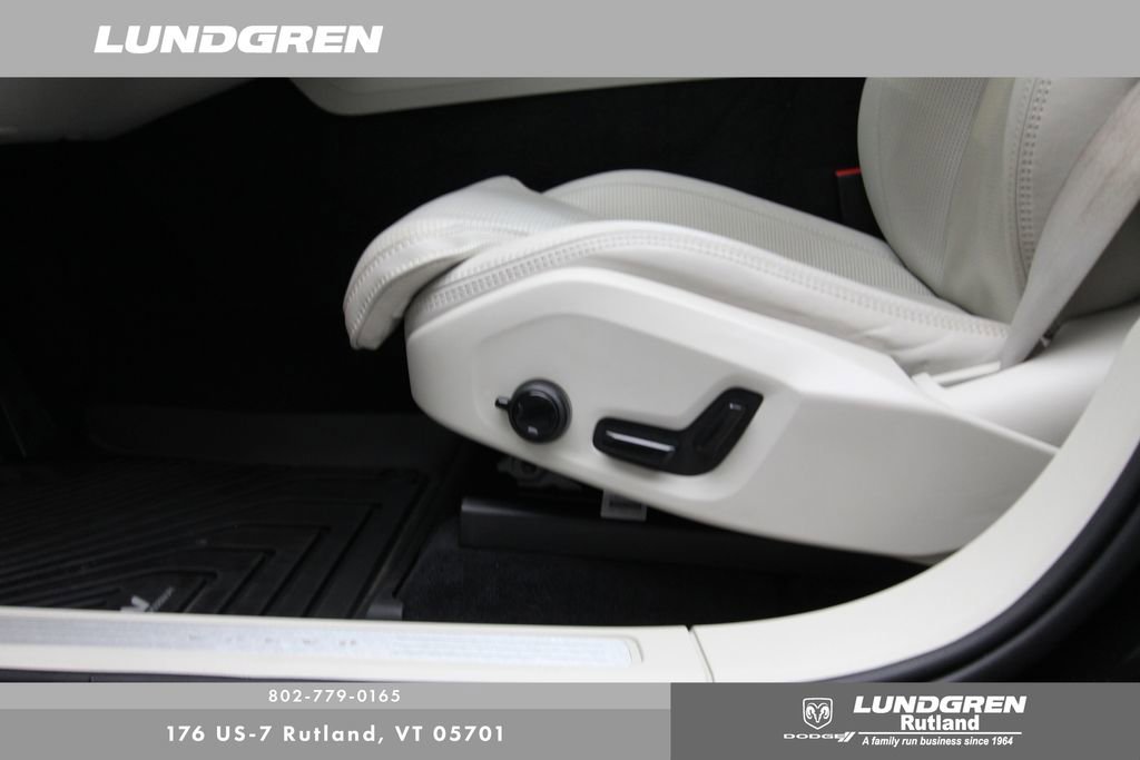 Used 2022 Volvo XC60 B6 Inscription w/ Advanced Package image 12